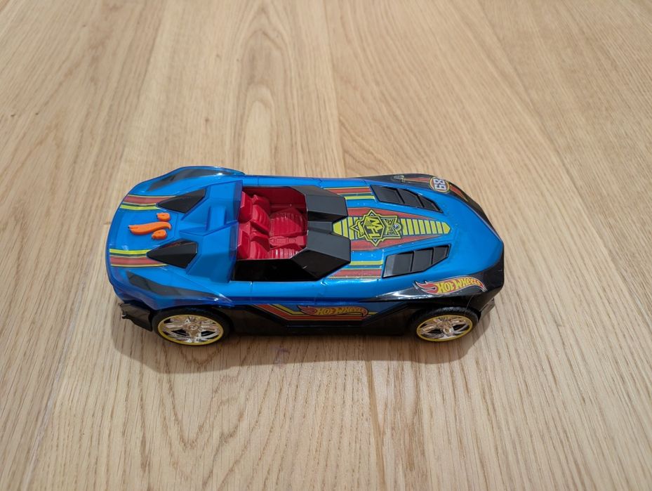 Zabawka samochód Hotwheels dla dziecka