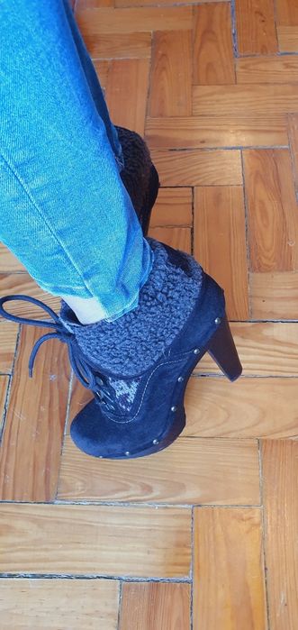 Brown Suede Ankle Boots Size 36 with Fur Lining