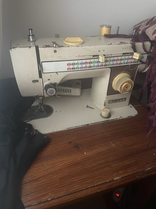 Maquina de costura antiga