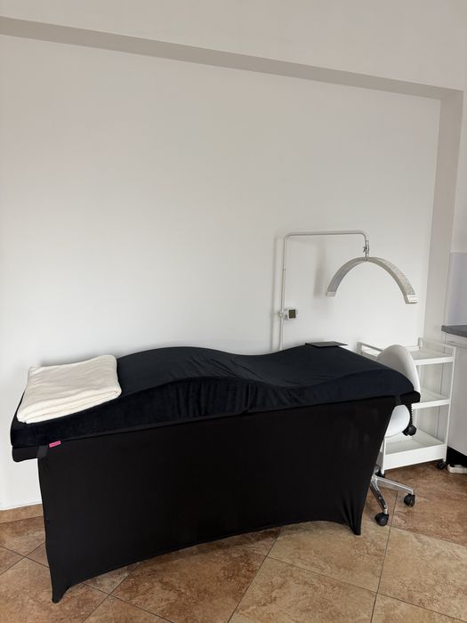 Łóżko kosmetyczne lampa pol moon III taboret siodło icoucou materac