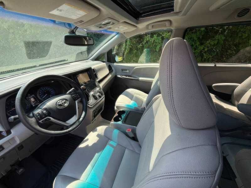 2015 Toyota Sienna XLE Premium 8-Passenger