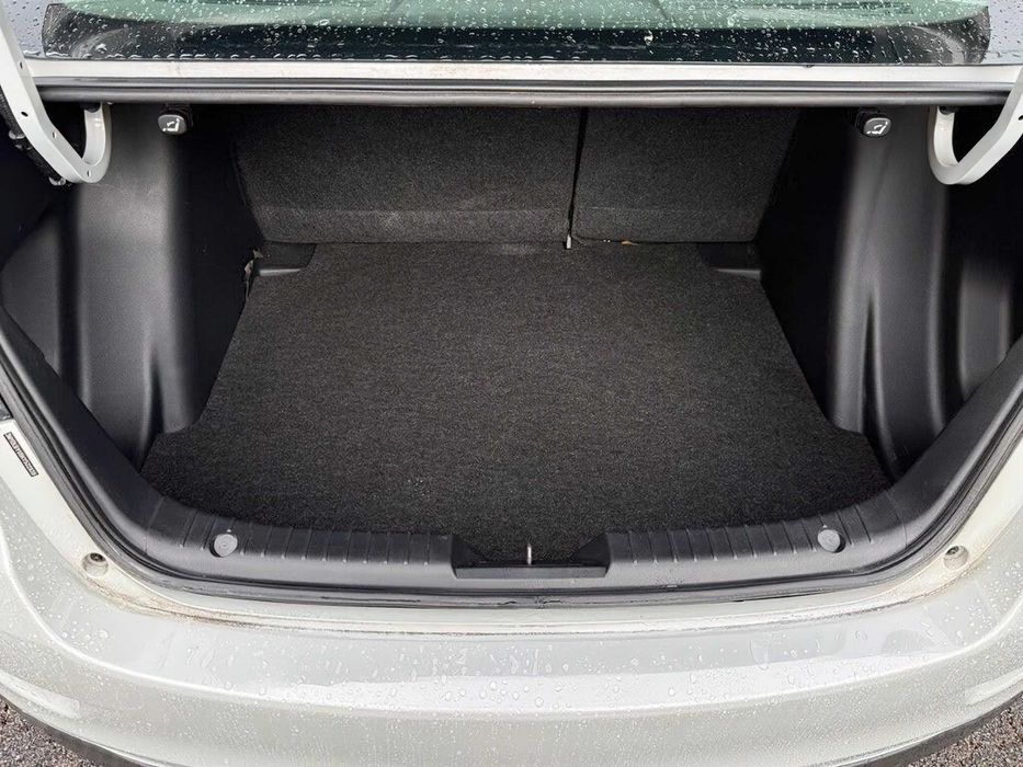 Toyota Yaris L      2019