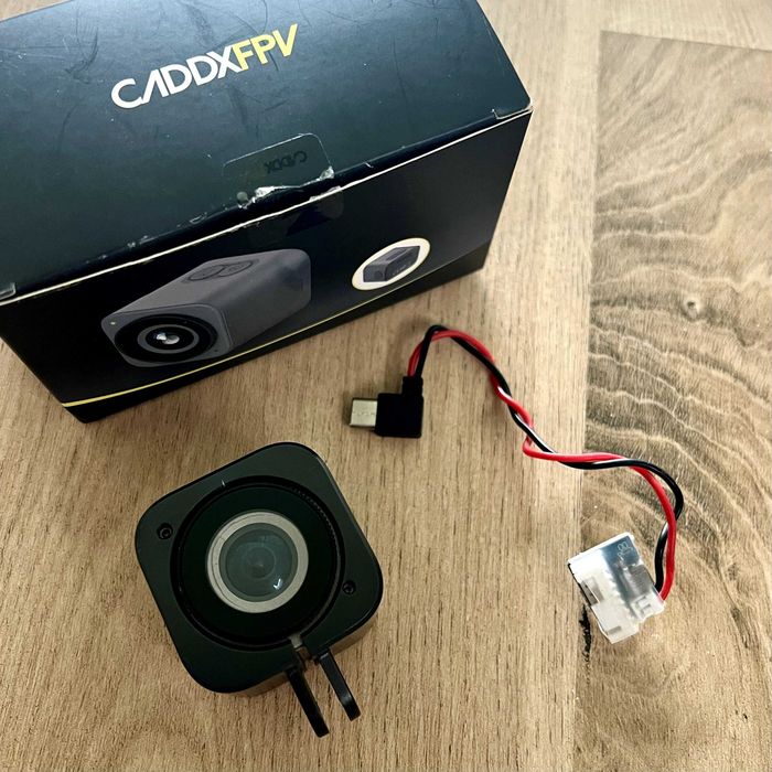 CaddxFPV Walnut kamera FPV 4K metallic grey + kabel zasilanie z baterii 6s