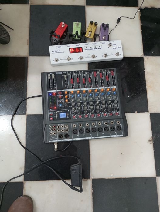 venda de mesa de som pedal guitarra elétrica e outros
