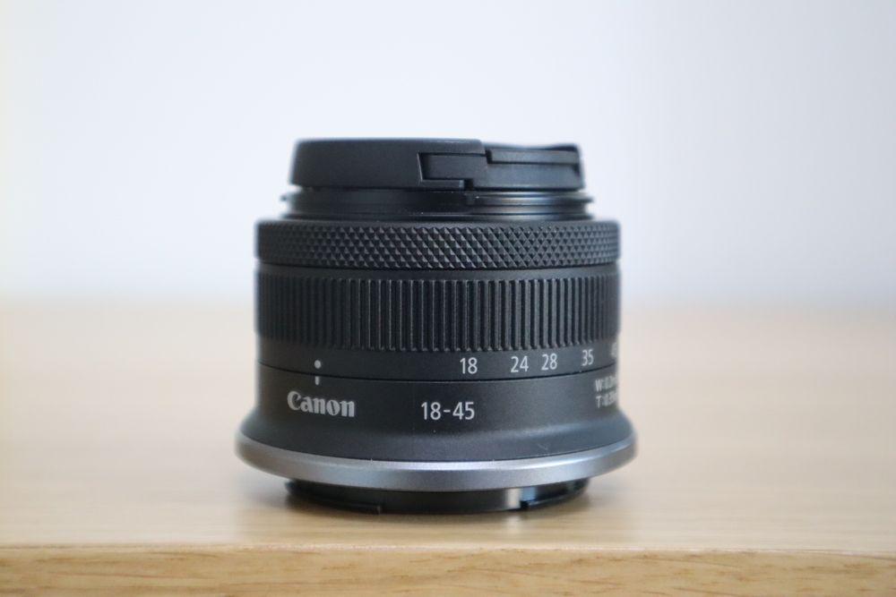 Canon R100 + RFS 18-45mm