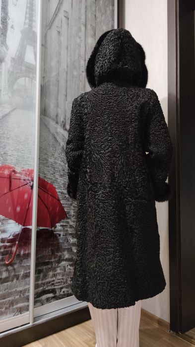 Шуба каракулева натуральна