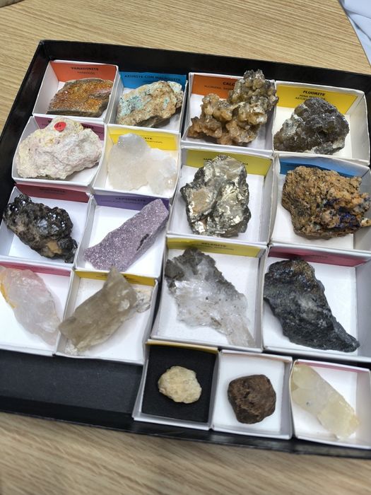 Conjunto de 17 minerais