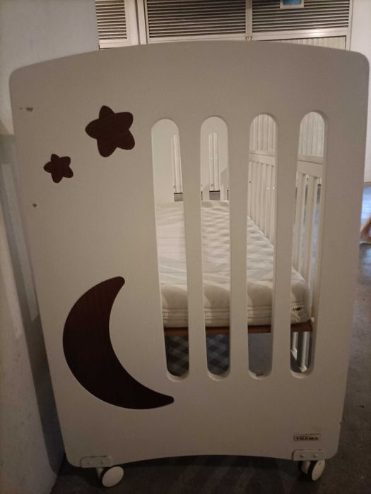 Cama de bebé Trama