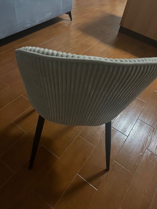 4 Cadeiras — com apenas 5 meses de uso