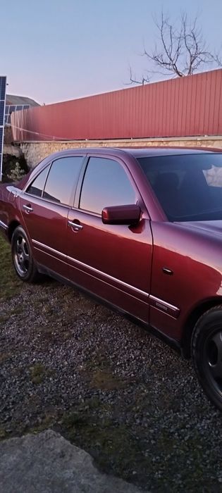 Мерседес Е 210 у хорошому стані