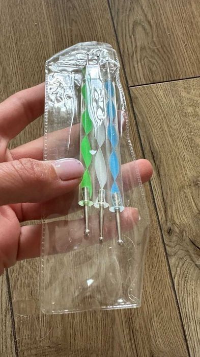 pędzelek do zrobienia kropek manicure paznokcie ozdoby