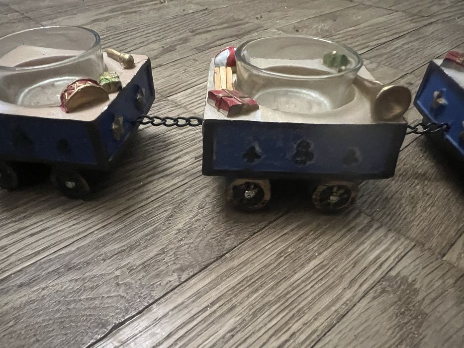 Новогодний поезд с подсвечниками