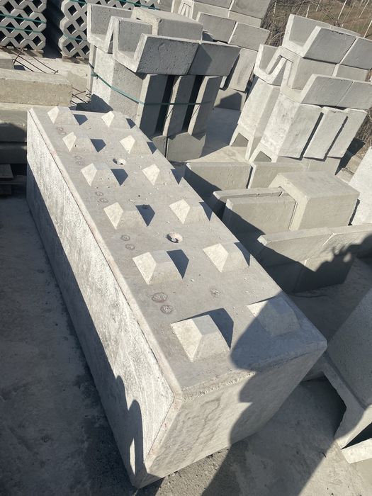 Betonowe bloki „LEGO” 180x60x60