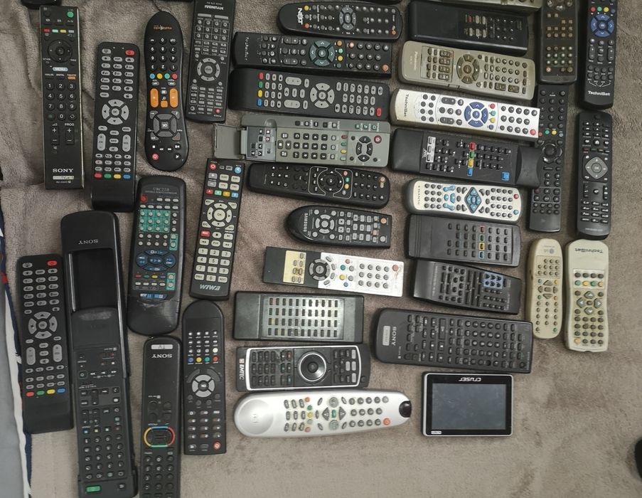 Mix elektroniki Piloty, Pilot. Sprzedam.