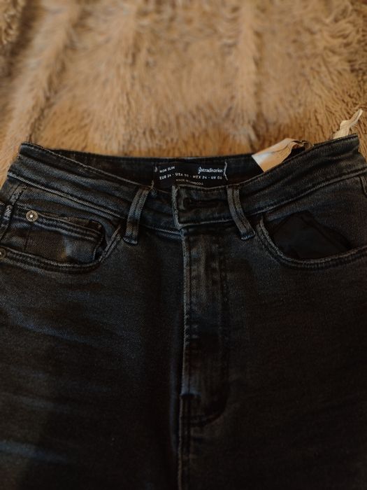 Stradivarius джинси чорні з подертими колінами