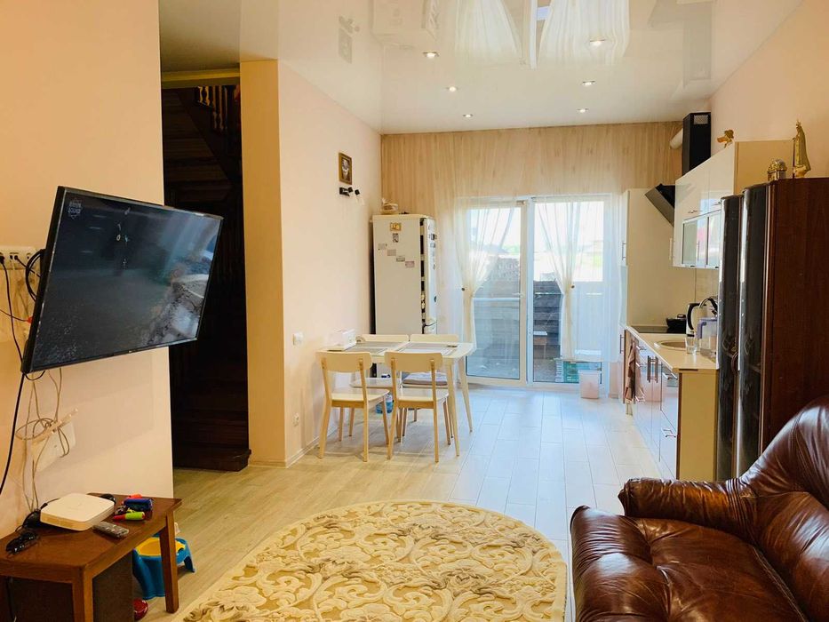 Таунхаус з ремонтом - 10 км від метро. Річка, Ліс