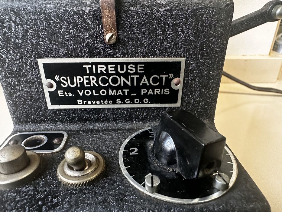 Antiga prensa elétrica de oficina Volomat Superconcact