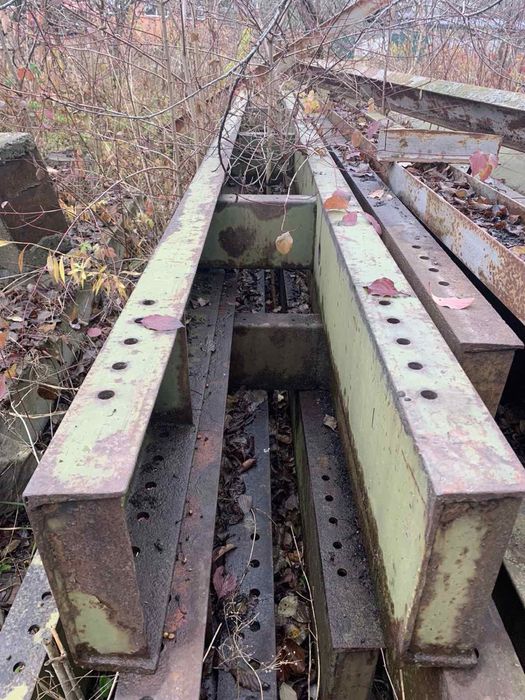 Металеві Таври, Швелер