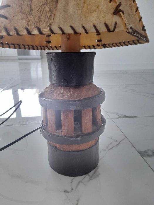 Stara lampa stojąca