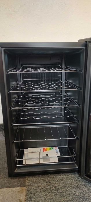 Lodówka do wina, winiarka  24But.  Klarstein   S-250
