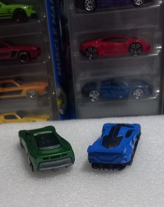 Conjunto 2 hot wheels corvette & jaguar