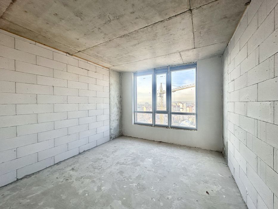 Продам трьохкімнатну квартиру 77 кв м район манхетен в центрі