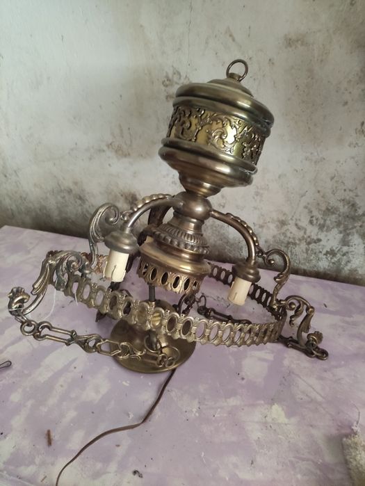 Luz de parede e teto e luminária.