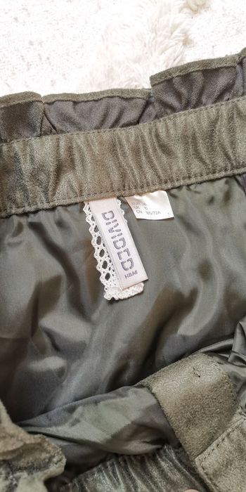 Spódnica khaki na guziki HM M