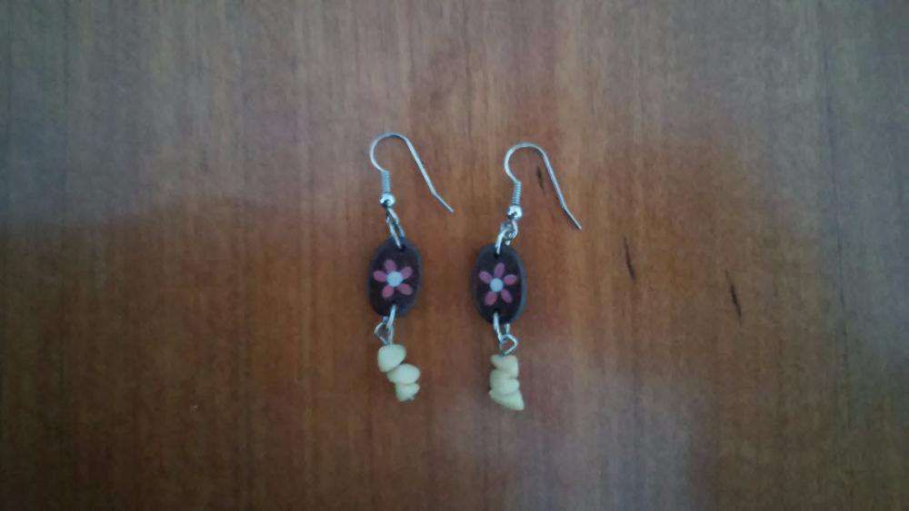 Various earrings in good condition
