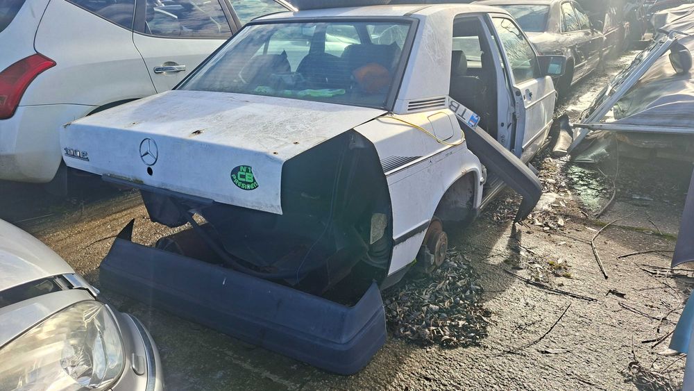 Mercedes 190 na części