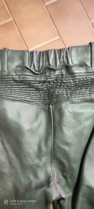 Calças de mota em pele