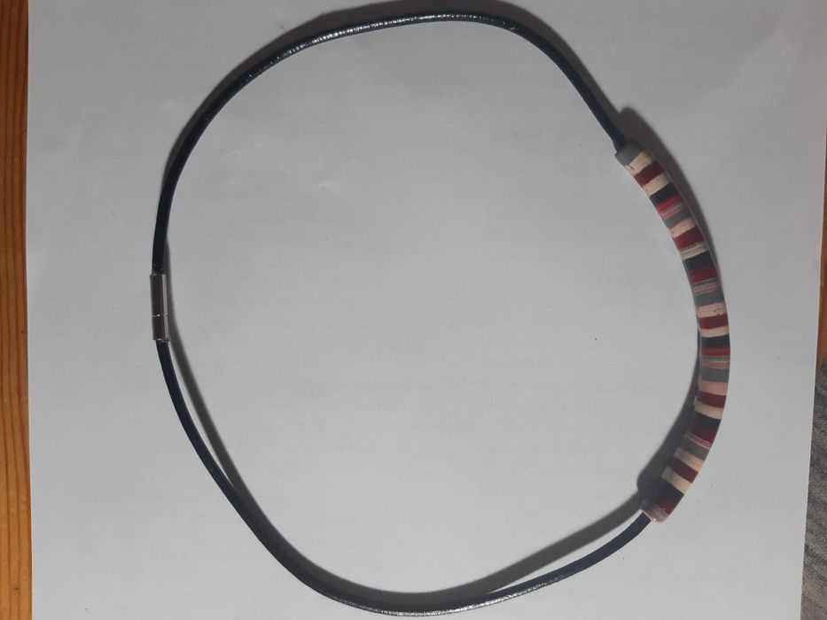 Naszyjnik z kolorowymi kamieniami