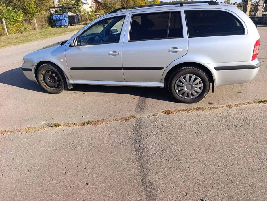 Skoda Octavia Tour 1.6 бензин