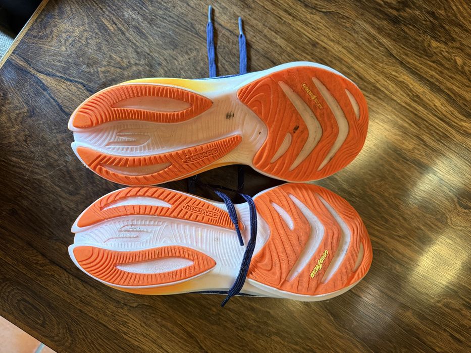 Skechers Aero Spark com placa de carbono