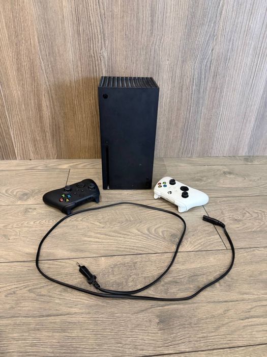 Xbox Series X 1TB + 2 геймпади + коробка