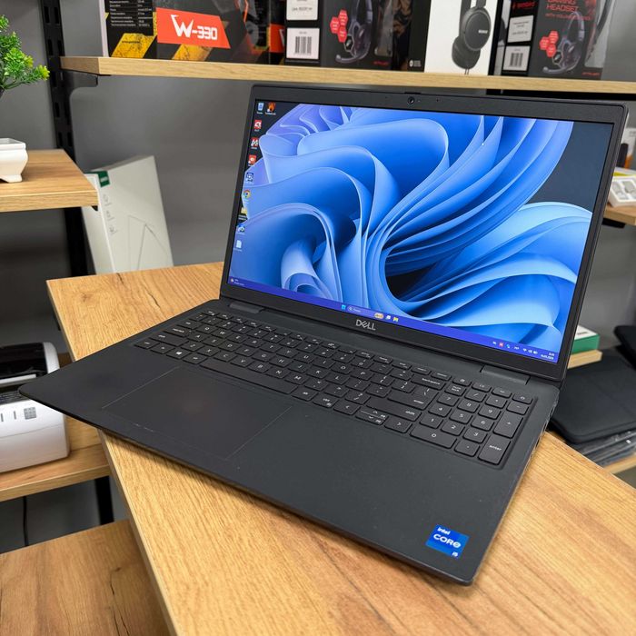 Ноутбук Dell Latitude 3520 - 15.6" FullHD/ Intel Core i5 1135G7 8 потоків/ Intel Iris Xe/ 8 GB/ 128 GB NVME SSD/ NO Webcam and Microfon