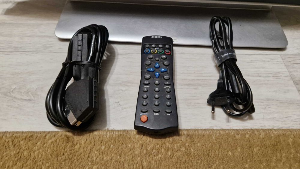 Philips FlatTV UVSH LC201V02-A3KB  RETRO KONSOLE PS1 PS2 Playstation