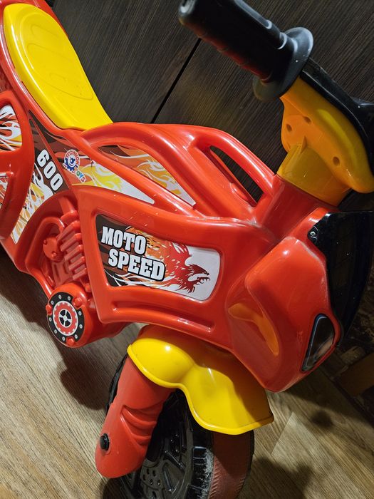 Дитячий толокар /мотоцикол