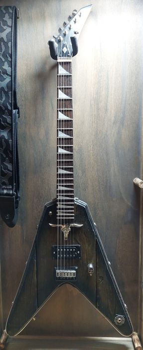 Vendo guitarra personalizada peça única com o tema  La Futura zztop