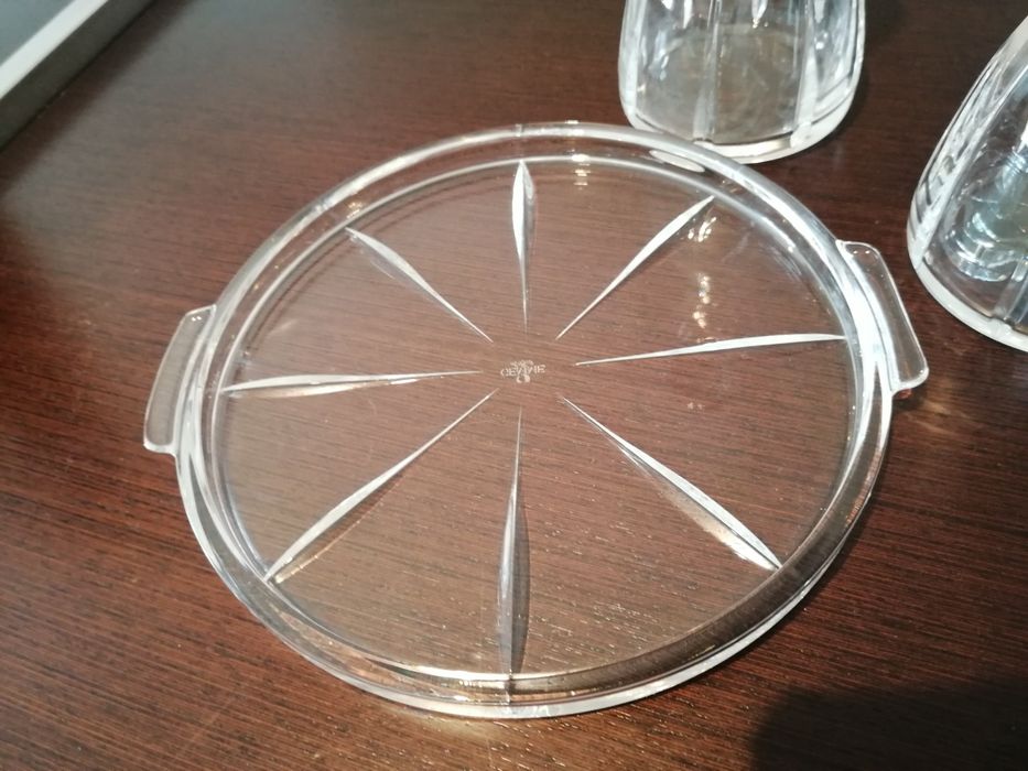 Galheteiro de cristal com saleiro e pimenteiro