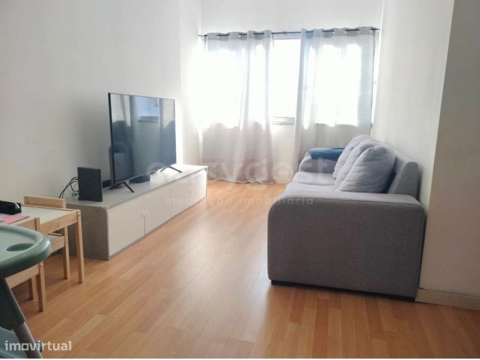 Apartamento central T2 na Moita em bom estado