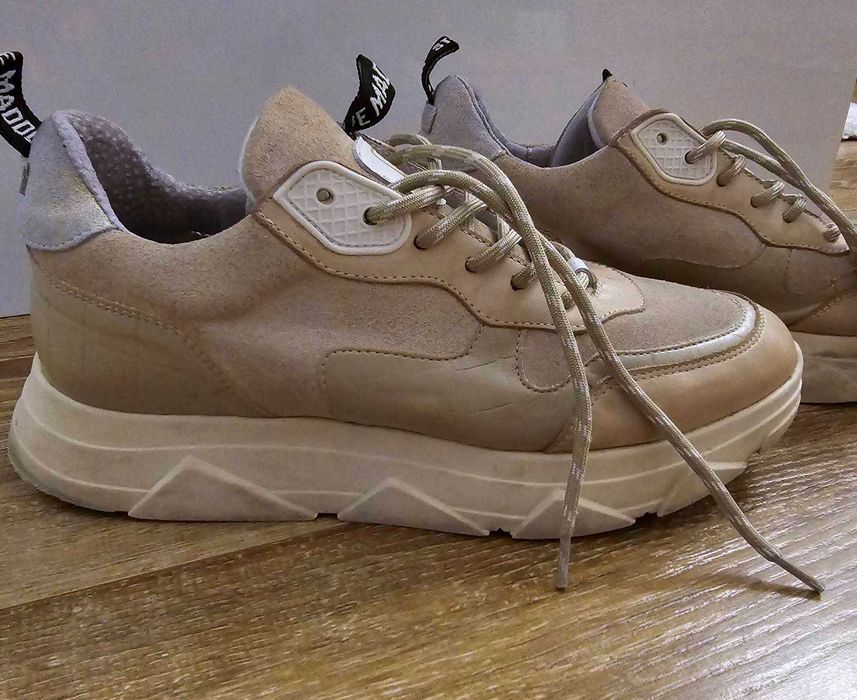 149. Sneakersy niskie beżowe Steve Madden rozm. 42