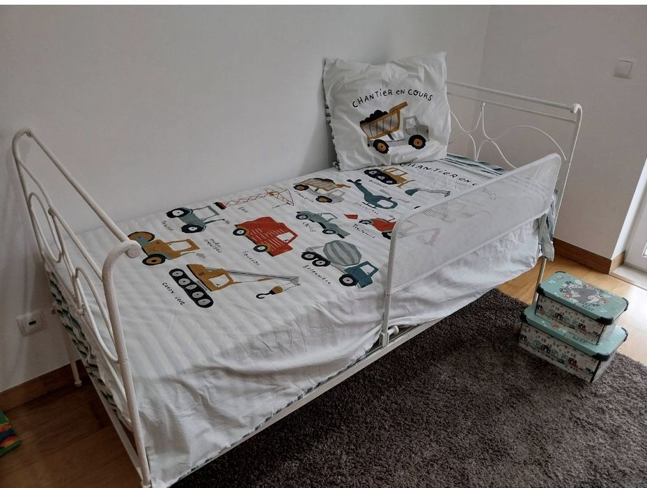 Cama de criança em ferro