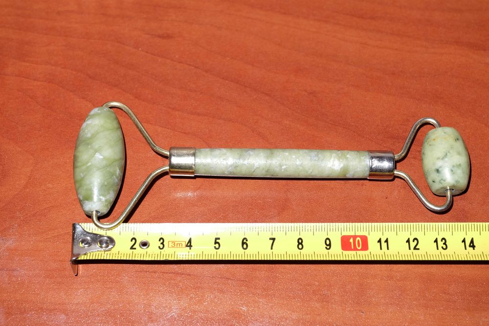 Нефритовая ручка для массажа.