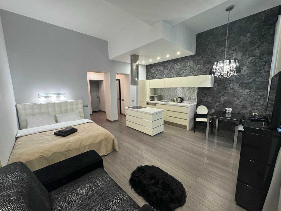 Золоті Ворота, Театральна, Миколи Лисенко 1