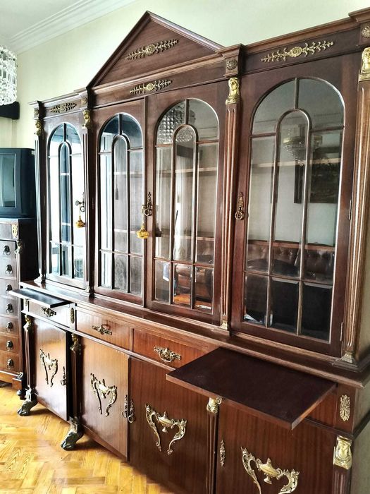 Mobília clássica Estilo Império em mogno com ornamentos dourados