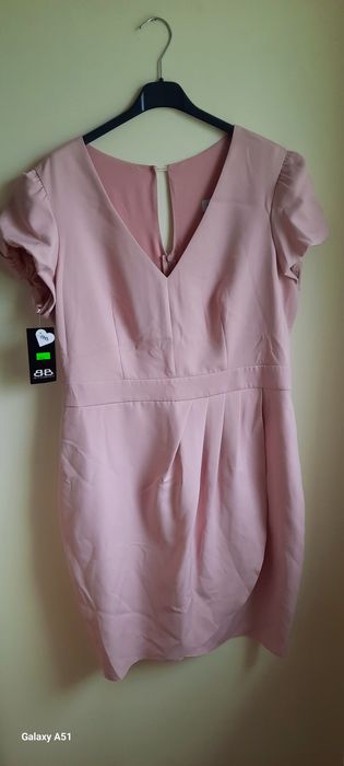 Krótka dopasowana sukienka jasny róż