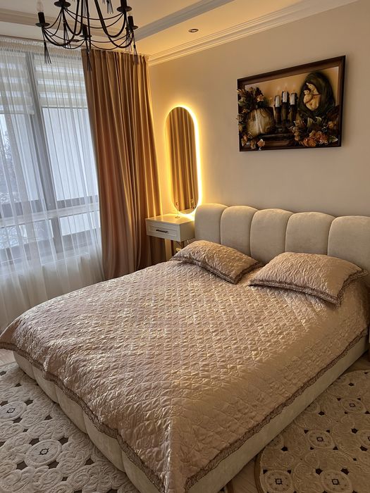 Здається 2-х кімнатна квартира в центральній частині міста (подобово)