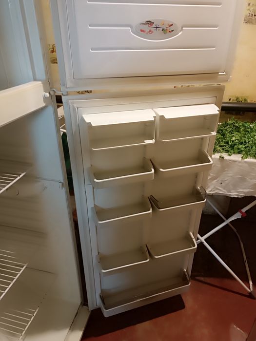 Продам холодильник Атлант ( не працює компресор)