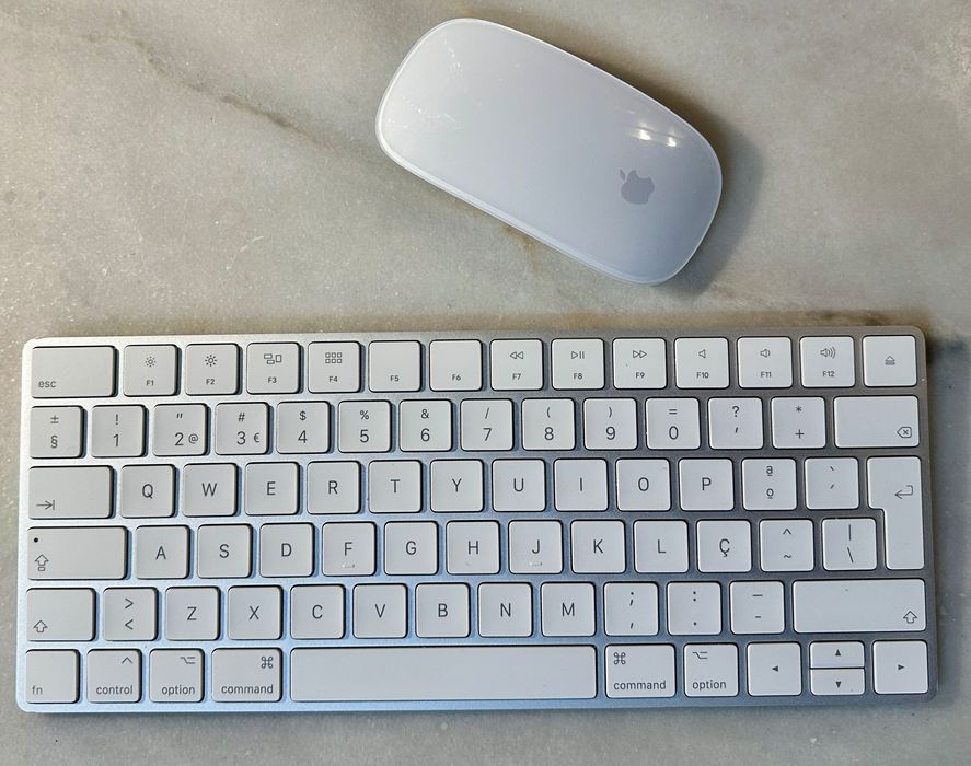 Apple iMac 4K 21.5 Inches (with Apple Keyboard, Apple Mouse, and Hub)64741160222083122